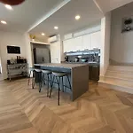 Σπίτι διακοπών In A Quiet Area - Private Pool - Sport - Starlink - Bbq