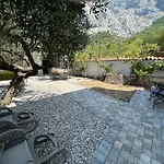 Σπίτι διακοπών In A Quiet Area - Private Pool - Sport - Starlink - Bbq *