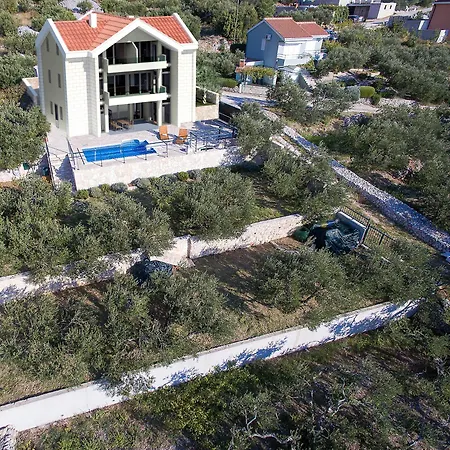 Quiet Area - Private Pool - Sport - Starlink - Bbq