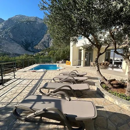In A Quiet Area - Private Pool - Sport - Starlink - Bbq